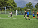 Laatste training S.K.N.W.K. JO7-1 (partijtje tegen de ouders) van maandag 27 mei 2024 (84/180)